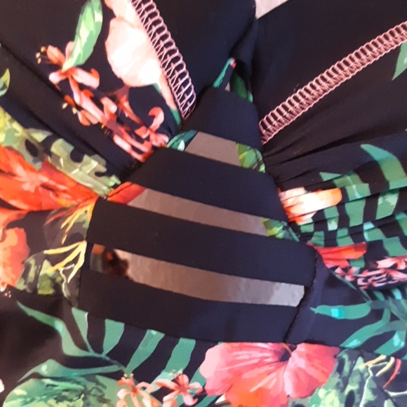 Gorgeous Swim Top - Picture 2 of 3